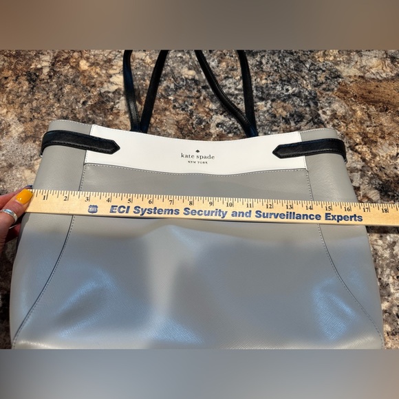 Kate Spade Gray and WhiteTote Bag with matching wallet - Picture 9 of 13